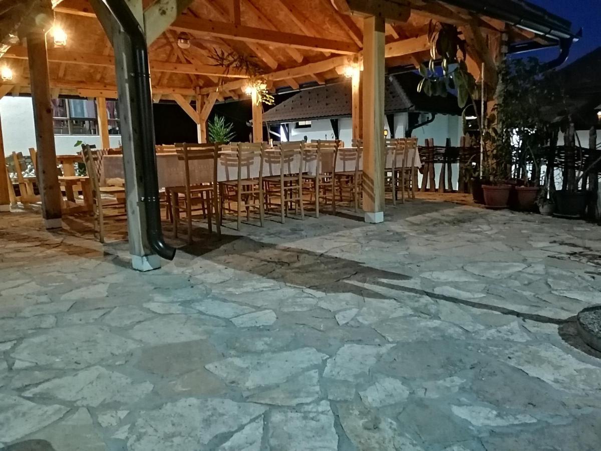 Bed and Breakfast Etno Selo Lelic à Valjevo Extérieur photo
