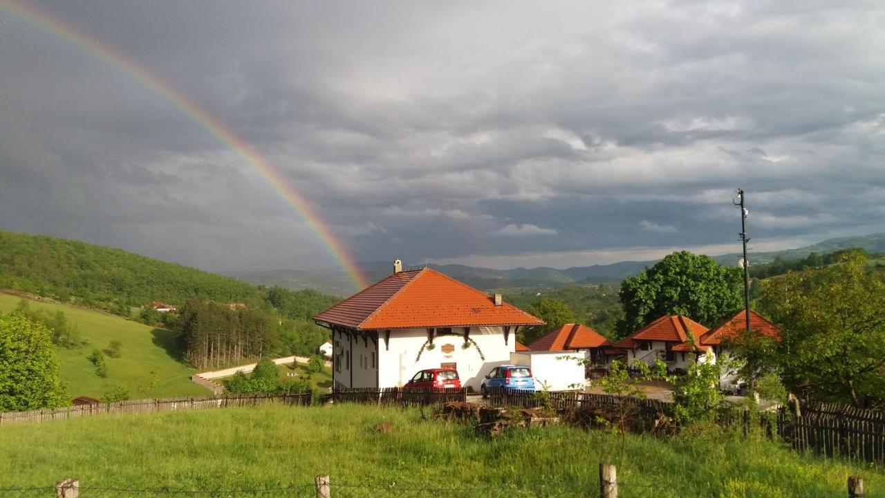 Bed and Breakfast Etno Selo Lelic à Valjevo Extérieur photo