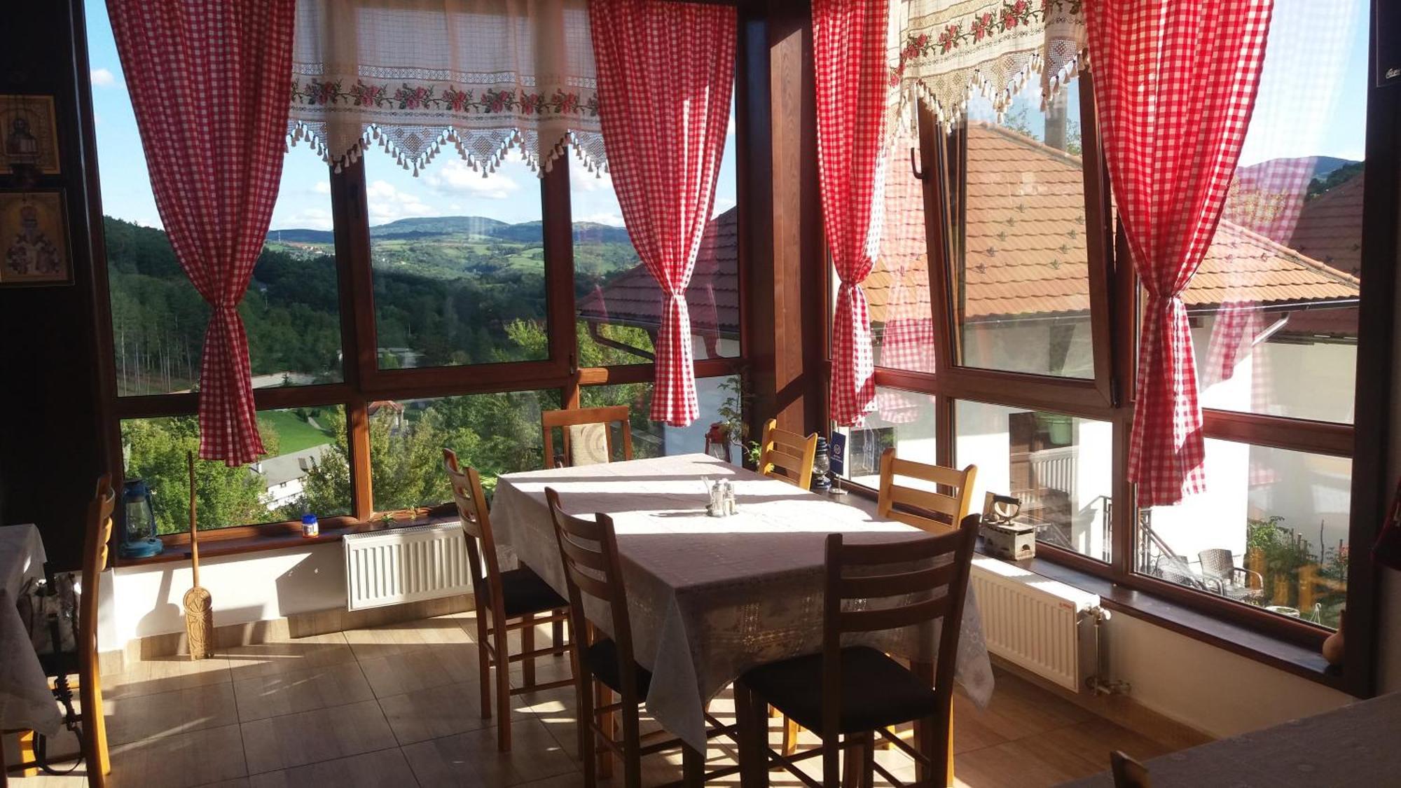 Bed and Breakfast Etno Selo Lelic à Valjevo Extérieur photo