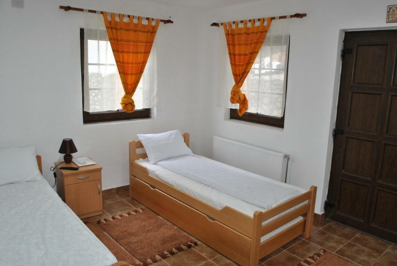 Bed and Breakfast Etno Selo Lelic à Valjevo Extérieur photo
